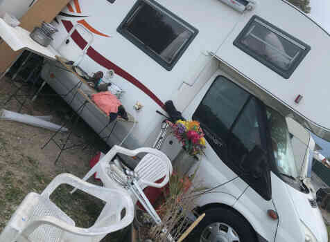 camping-car EURA MOBIL  extérieur / latéral droit