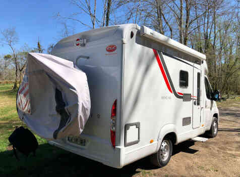 camping-car BURSTNER NEXXO T569  extérieur / arrière