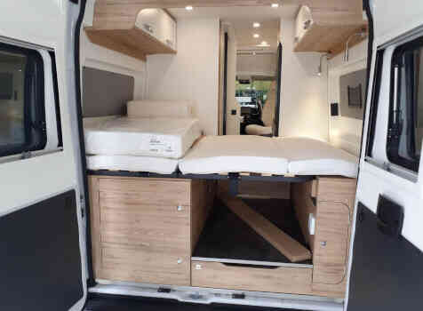 camping-car BAVARIA K 600 X EDITION  intérieur / couchage principal