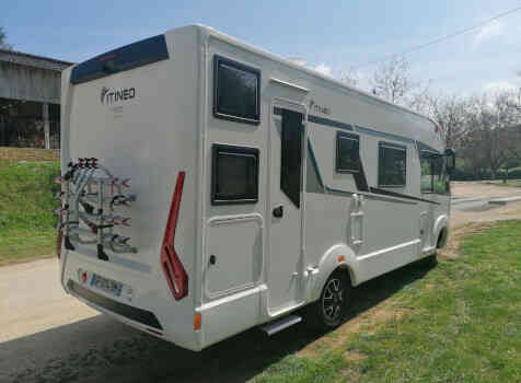 camping-car ITINEO TRAVELLER SB 700  extérieur / latéral droit