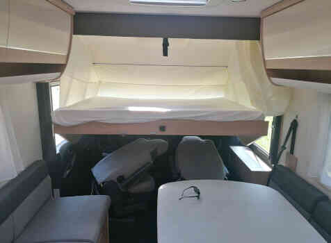 camping-car ITINEO TRAVELLER SB 700  intérieur / couchage principal