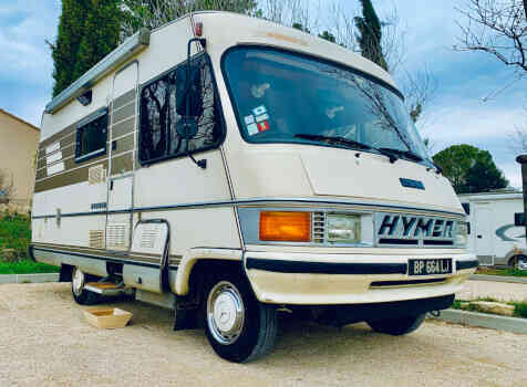 camping-car HYMER C 25  extérieur / face avant
