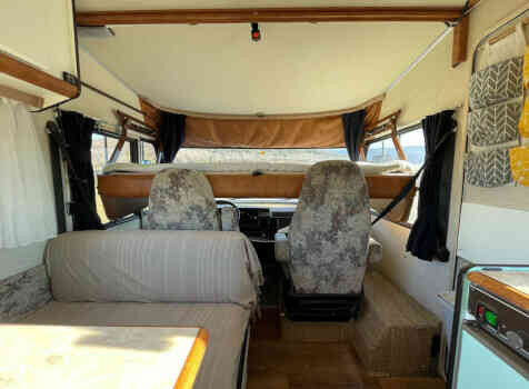 camping-car HYMER C 25  intérieur / couchage principal