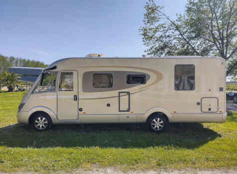 camping-car  BURSTNER AVIANO I 727  extérieur / latéral gauche
