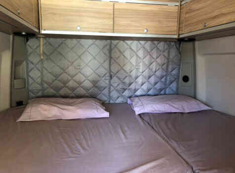 camping-car HYMER YOSEMITE  intérieur / couchage principal