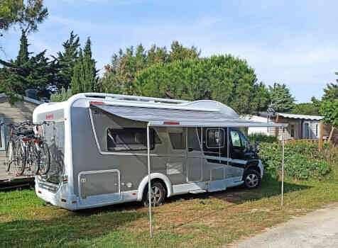 camping-car DETHLEFFS GLOBEBUS T4  extérieur / latéral gauche