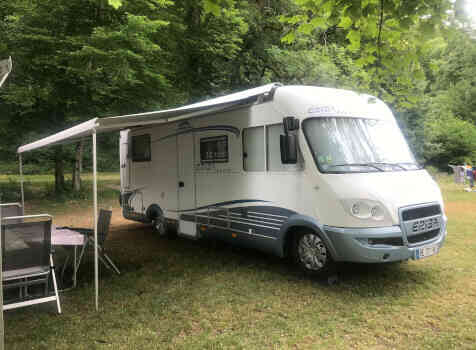 camping-car HYMER  ERIBA JET 696 R  extérieur / latéral droit