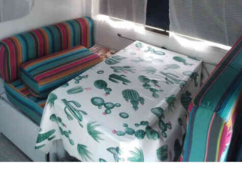 camping-car CITROEN C25  intérieur / coin salon