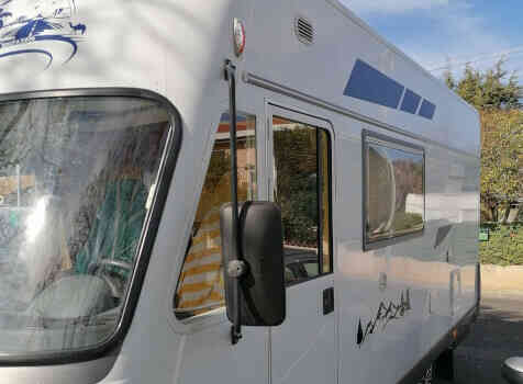 camping-car HYMER B 584 CLASSIC  extérieur / latéral gauche