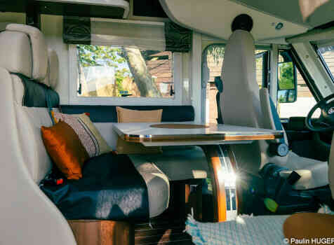 camping-car MC LOUIS NEVIS 880G  intérieur / coin salon