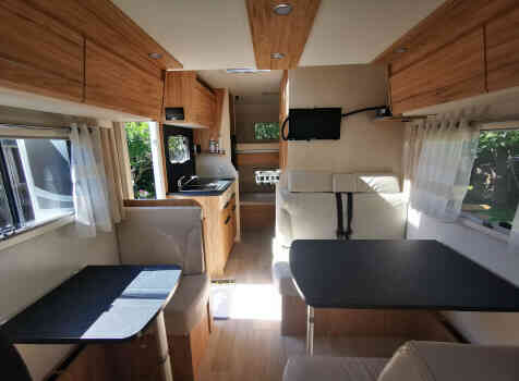 camping-car BAVARIA T 696 S   intérieur / coin salon