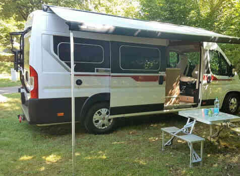 camping-car PILOTE V 630  extérieur / latéral droit