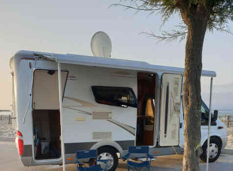 camping-car HOBBY 500  extérieur / latéral droit