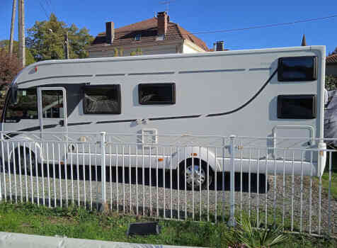 camping-car ITINEO SB 740  extérieur / latéral gauche