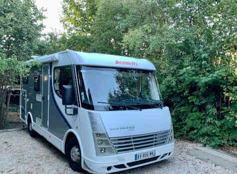 camping-car DETHLEFFS GLOBEBUS L1  extérieur / latéral droit