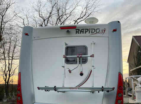 camping-car RAPIDO 9095DF  extérieur / arrière