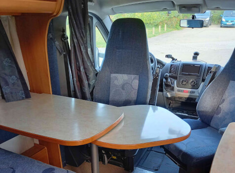 camping-car HYMER ERIBA 596 GT  intérieur / coin salon