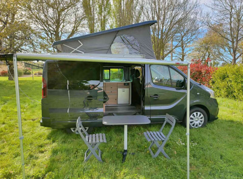 camping-car BAVARIA RENAULT TRAFIC   extérieur / latéral droit