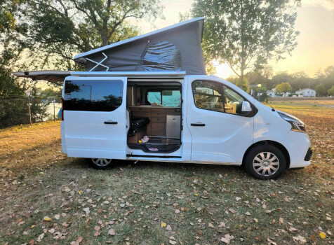 camping-car RENAULT TRAFIC  extérieur / latéral droit