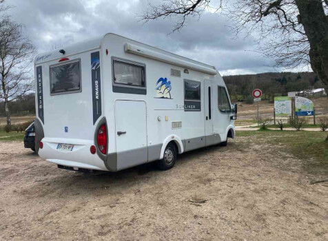 camping-car KNAUS SUN LINER  650LG  extérieur / latéral droit