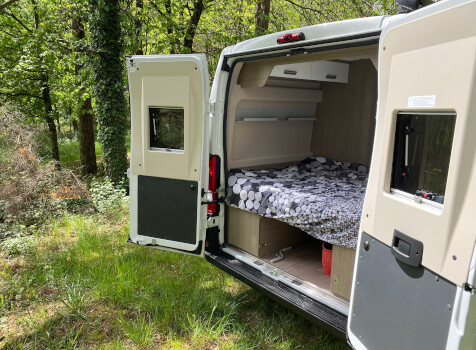 camping-car CHAUSSON V 594 MAX ROADLINE VIP  extérieur / arrière