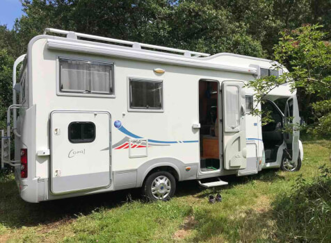 camping-car ADRIA CORAL  extérieur / latéral gauche