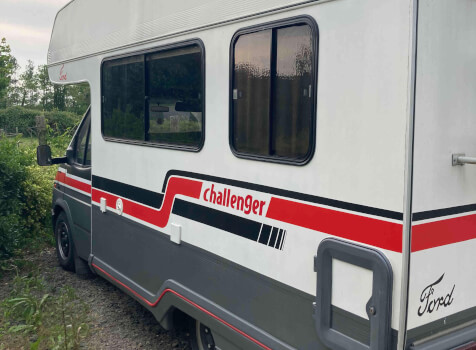 camping-car CHALLENGER  extérieur / latéral gauche