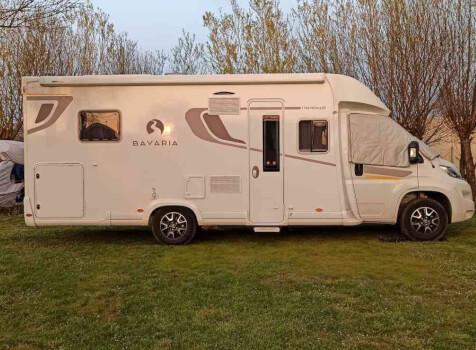 camping-car BAVARIA T 746FC NOMADE  extérieur / latéral droit
