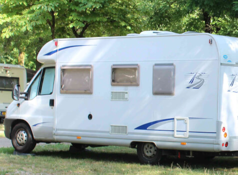 camping-car BURSTNER T605  extérieur / latéral gauche