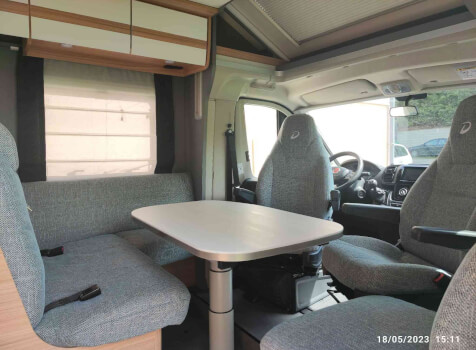 camping-car DETHLEFFS JUST 90 7052  intérieur / coin salon