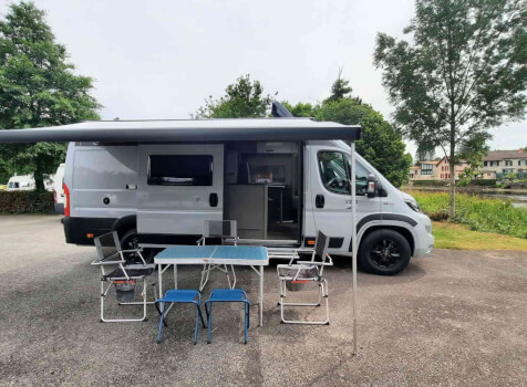 camping-car CHALLENGER V210  extérieur / latéral droit