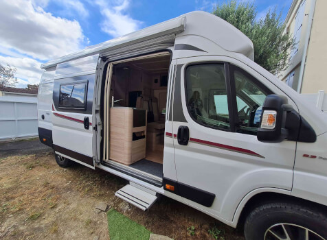 camping-car RAPIDO V 65 XL  extérieur / latéral droit