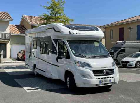 camping-car BENIMAR 224 MILEO  extérieur / latéral droit