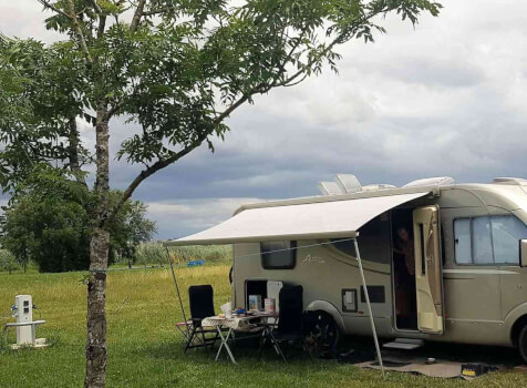 camping-car BURSTNER AVIANO I 727  extérieur / arrière