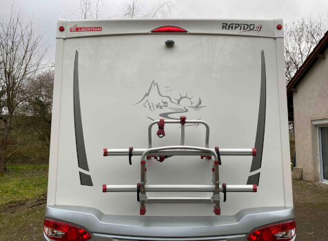 camping-car RAPIDO 676 FF  extérieur / arrière