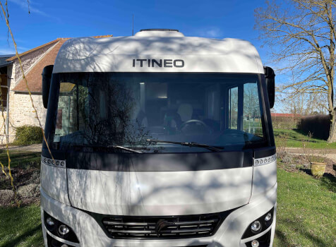 camping-car ITINEO SB 740 SPIRIT EDITION   extérieur / face avant