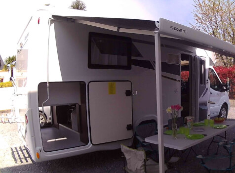 camping-car BENIMAR TESSORO 496  extérieur / latéral droit