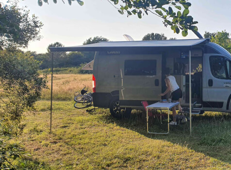 camping-car CHAUSSON V 594  extérieur / latéral droit