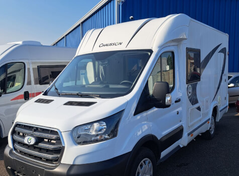 camping-car CHAUSSON  extérieur / face avant
