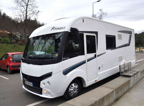 camping-car ITINEO SB 700  extérieur / latéral gauche