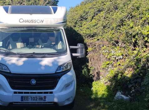 camping-car CHAUSSON 718 XLB TITANIUM  extérieur / face avant
