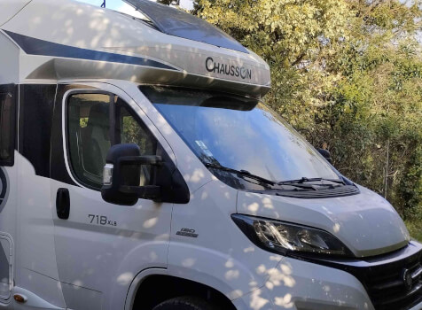 camping-car CHAUSSON 718 XLB TITANIUM  extérieur / latéral gauche