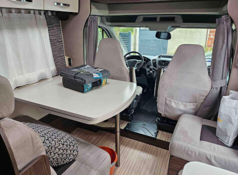 camping-car BENIMAR 340 UP SPORT  intérieur / coin salon