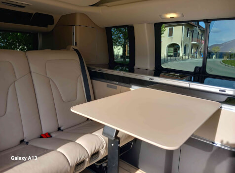 camping-car MARCO POLO   intérieur / coin salon