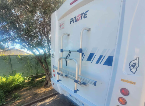 camping-car PILOTE REFERENCE G 630  extérieur / arrière