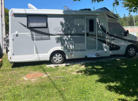 camping-car MC LOUIS YEARLING 83  extérieur / latéral droit