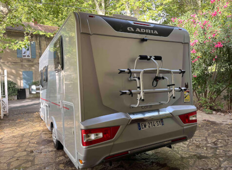 camping-car ADRIA CORAL PREMIUM 690 SC  extérieur / arrière