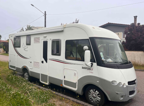 camping-car RAPIDO 891F  extérieur / latéral droit