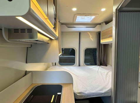camping-car FONT VENDOME TERRA VAN  intérieur  / coin cuisine
