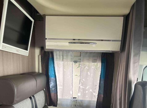 camping-car CHAUSSON  intérieur / coin salon